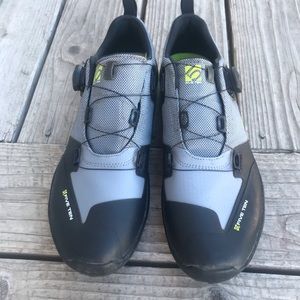 Five Tens bike shoes